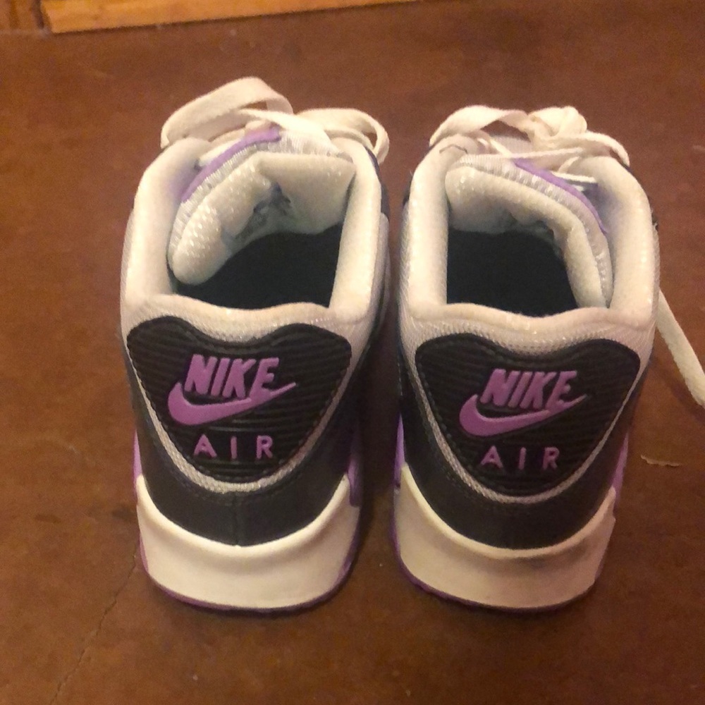 Woman’s size 7 nikes